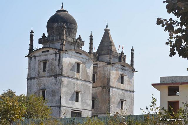 mccluskieganj church and mosque