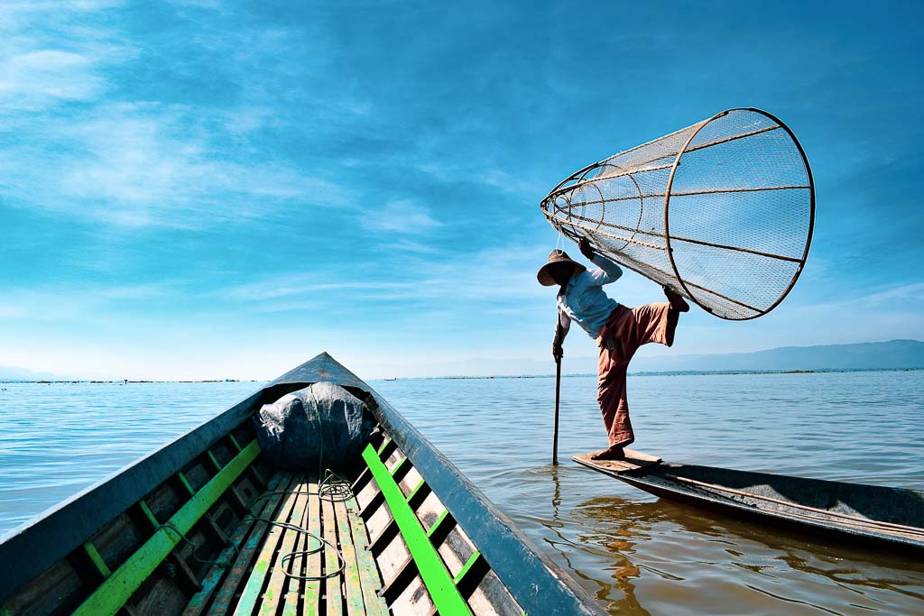 Things to do at Inle Lake. Intha Fishermen of Myanmar. 