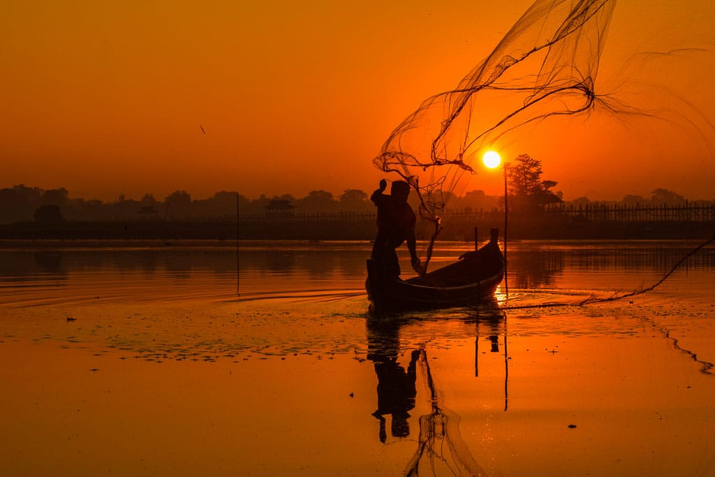 U bein Bridge Myanmar SUnrise picture. Mandalay day trips to amarapuri