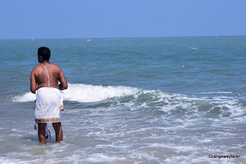 Hindu Rituals being performed at Dhanushkodi