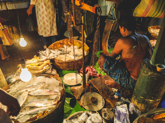 famous fish market in kolkata selling Hilsa fish