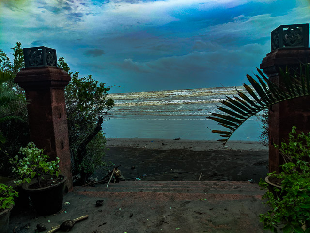 What happens to the beach after a cyclone