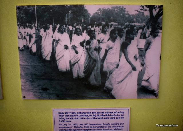women in Kolkaat protesting against Vietnam War