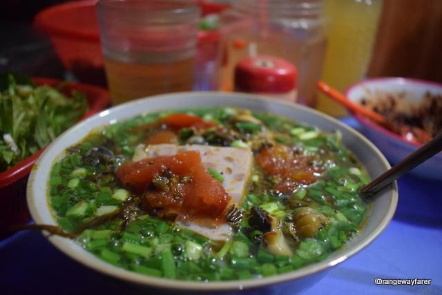 Hanoi streetfood galore: the seafood Pho