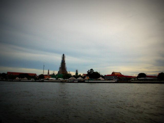On the way to explore, see the Wat cmplex from far?