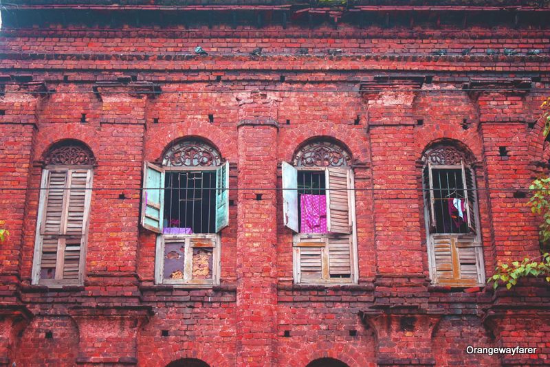 Old houses near Ahiritola Ghat: Putulbari, ghosts of Kolkata