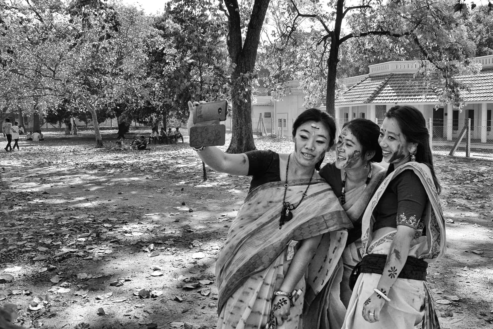 A group of women taking selfie in Shantiniketan: how to celebrate basanta utsav santiniketan