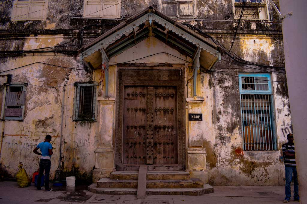 Zanzibar Doors – Relics Of Stone Town's Affluent Past – The Urge To Wander