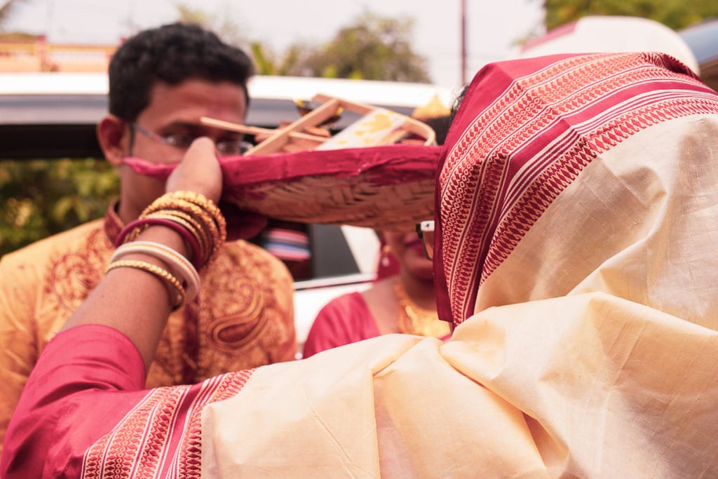 Boron: welcoming the bride and the groom in a bengali wedding celebration