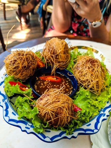 Feelsion Cafe Phuket: Pork cballs in fried glass noodles