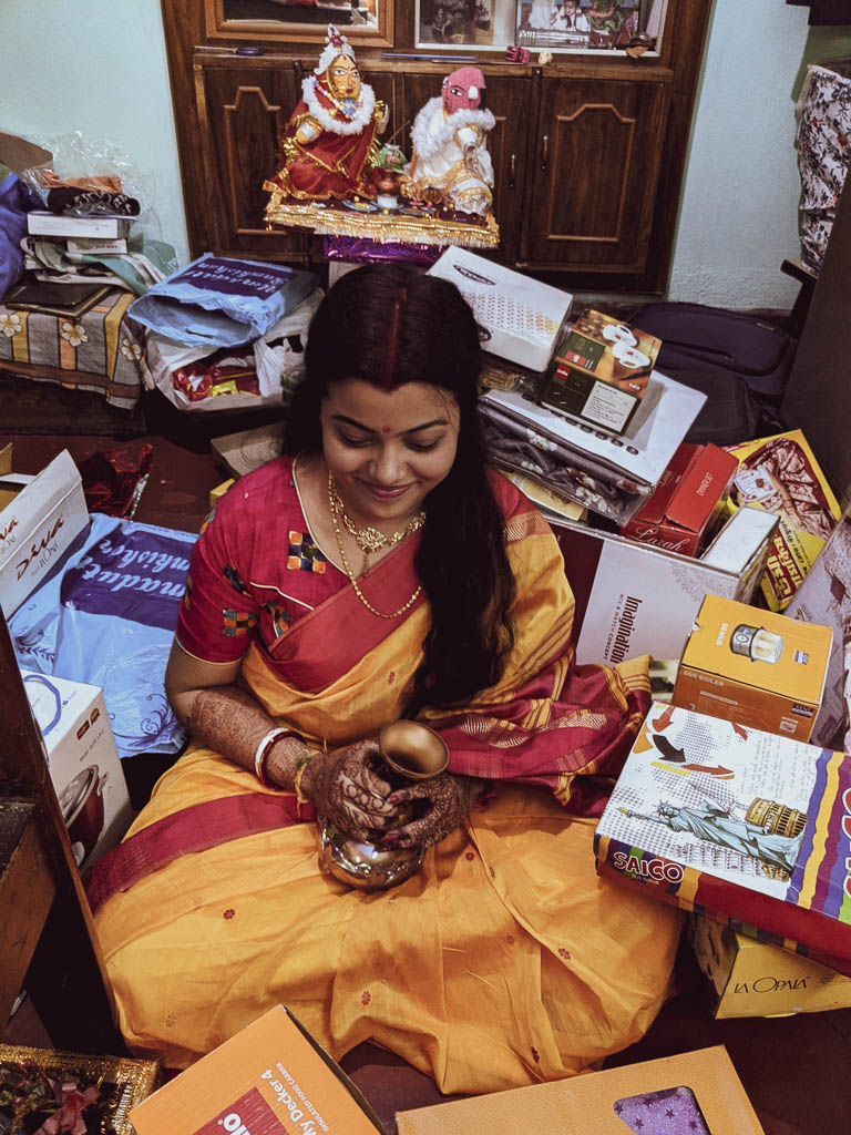 gifts in a Bengali wedding: gifts unwrapping