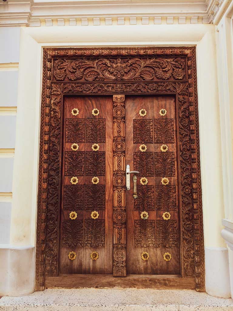 Zanzibar Doors – Relics Of Stone Town's Affluent Past – The Urge To Wander