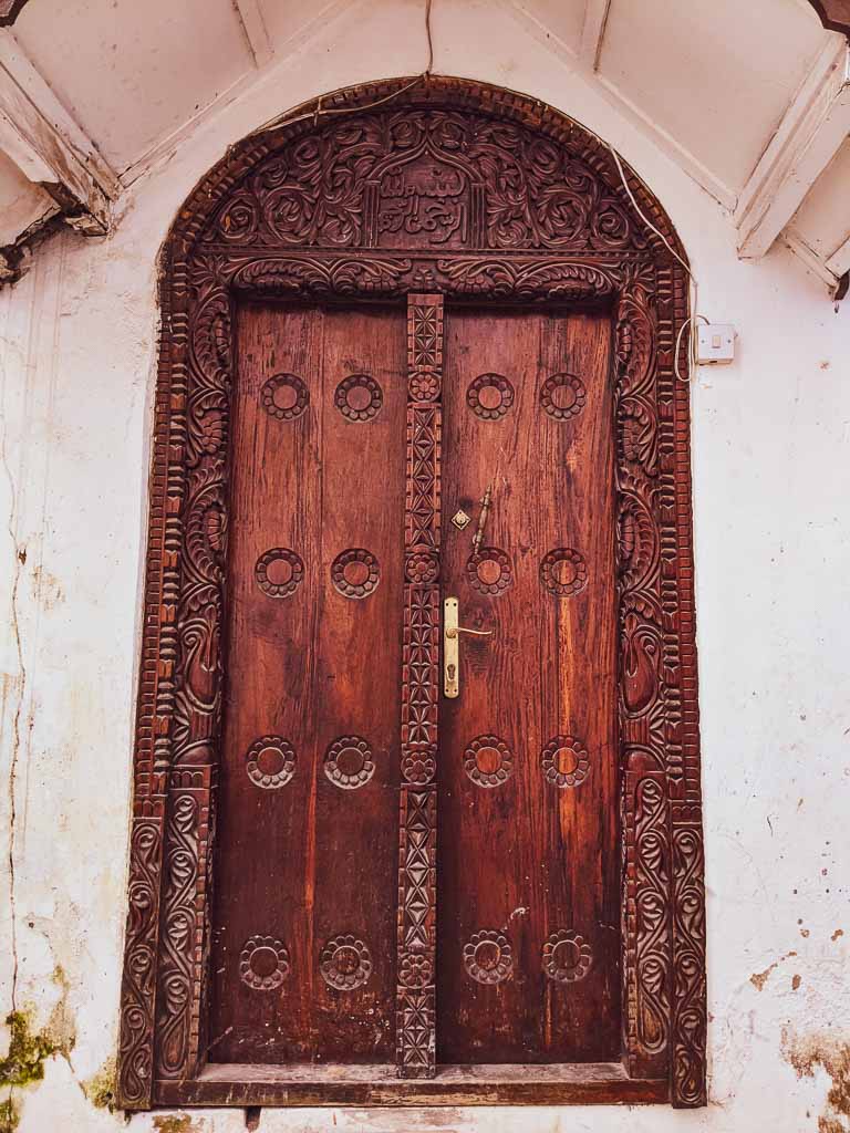 Zanzibar Doors – Relics Of Stone Town's Affluent Past – The Urge To Wander