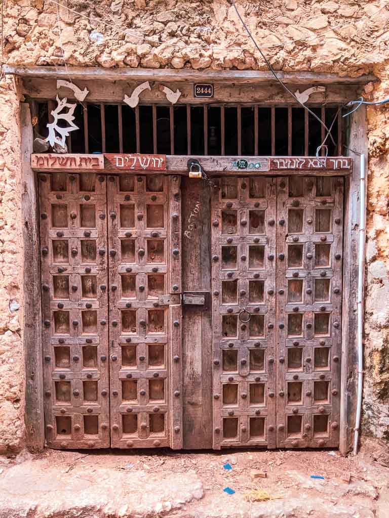 Doors of Stone Town, Zanzibar - IX  Gorgeous doors, Doors of stone, Unique  doors