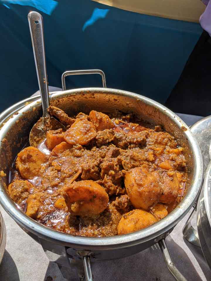 Mutton kosha with potato: menu for Bengali wedding