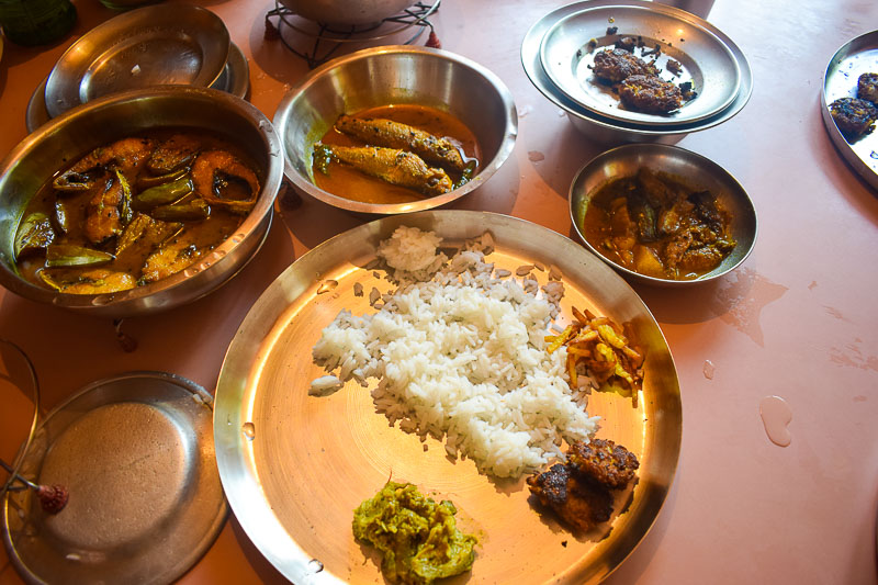 Bengali food at Didabari