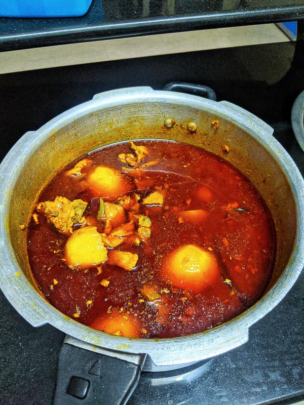 Kosha Mangsher Jhol, Bengali style: Pathar Mangsher Laal jhol