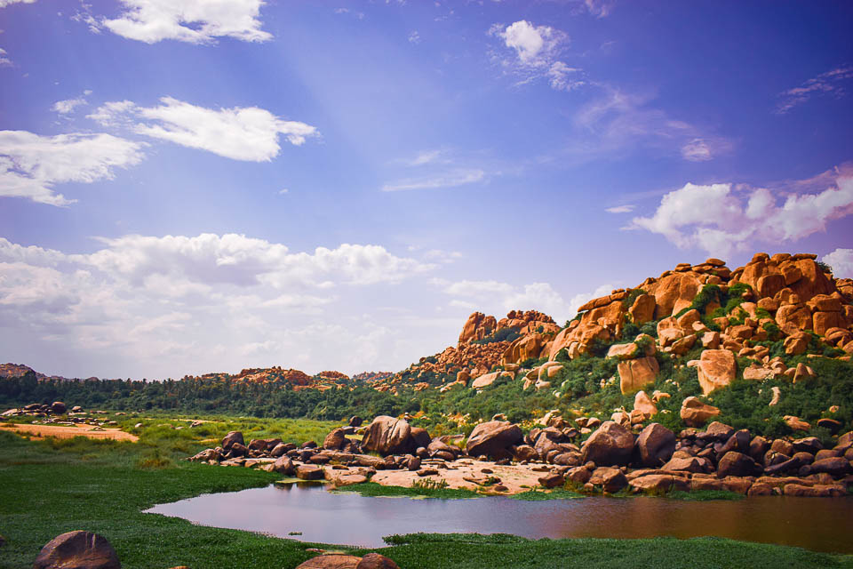 Is it okay to jump in the Tungabhadra river in Hampi