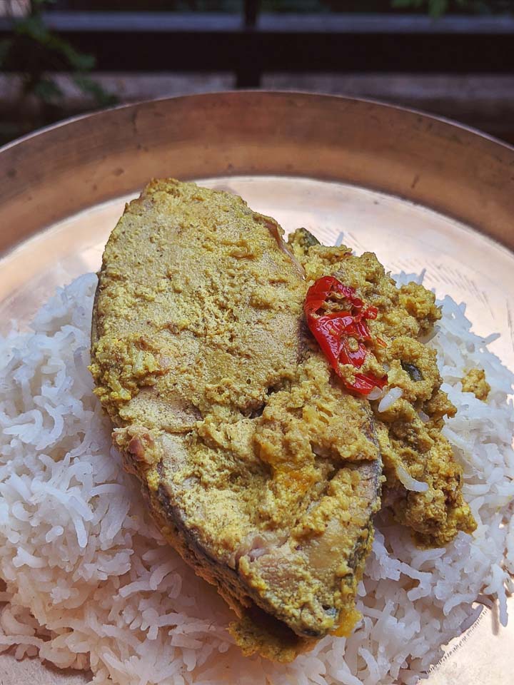 Bhapa Ilish SHorshe recipe. Hilsa in Mustard Sauce