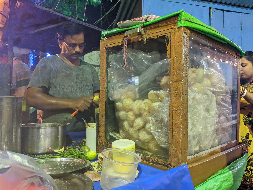 The Phuchkawala at Behala Unique park.