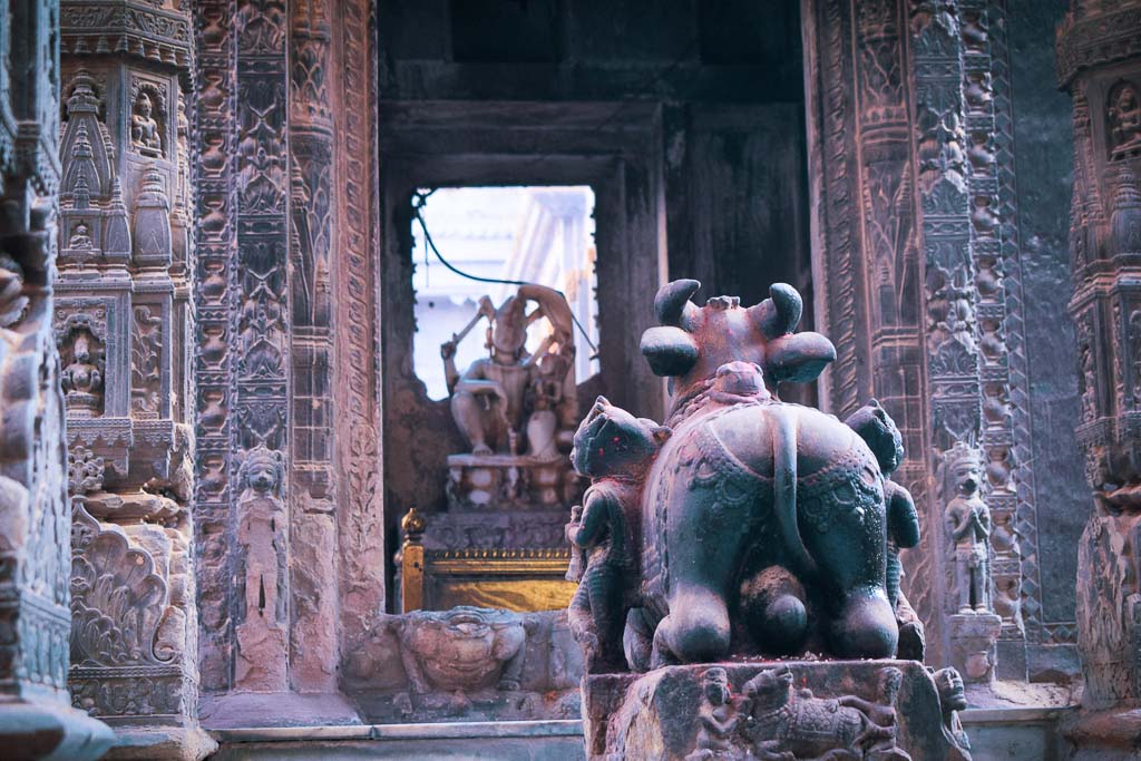 Why was the Old neighbourhoods of Vaarnasi destroyed? Old temples of Varanasi