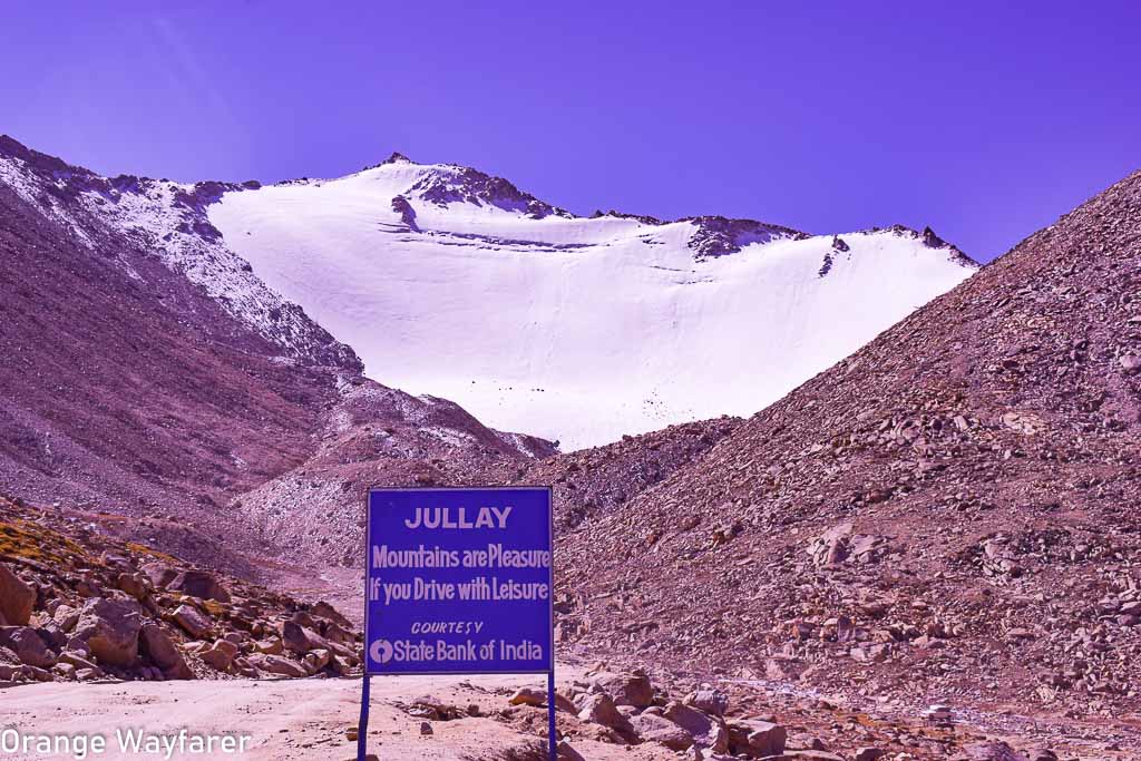 Chang La pass on the way to Pangong Tso: things to do in Leh